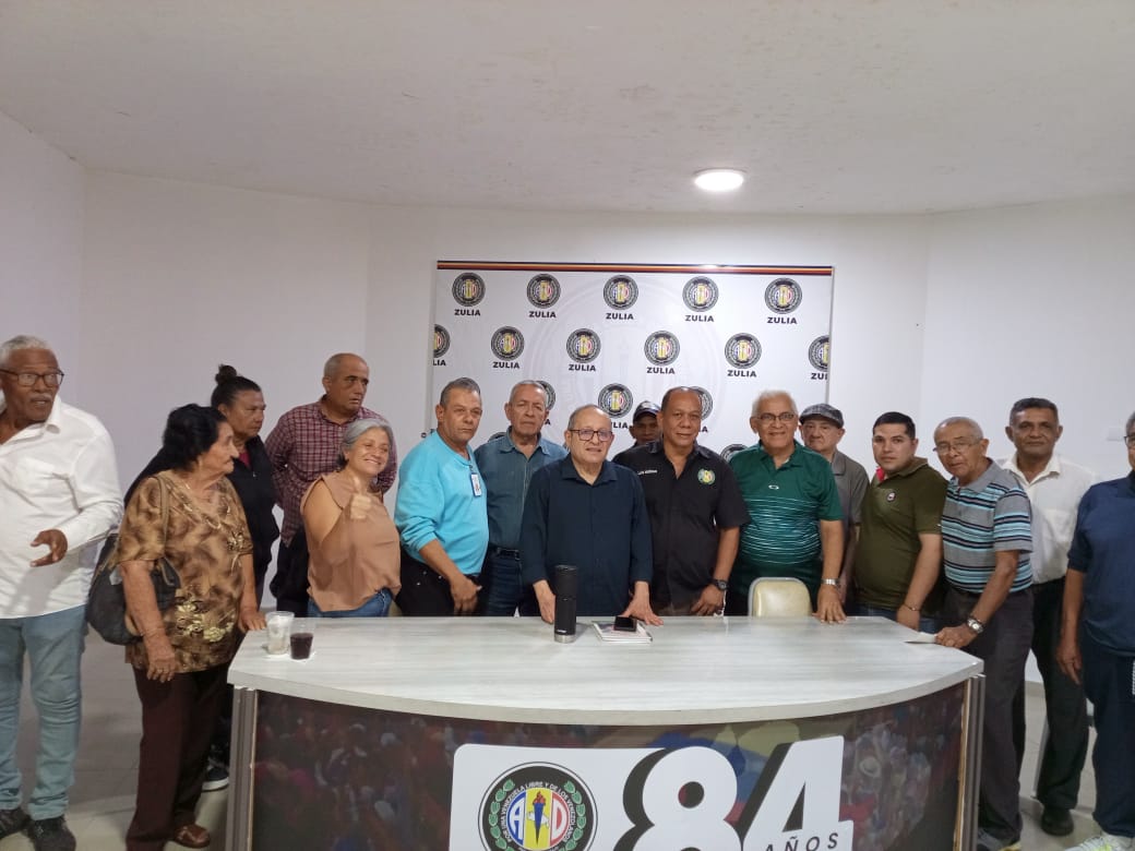 <a href="/ADemocratica/">Acción Democrática</a> recorriendo el país para organizar su estructura en el Estado <a href="/Zulia/">Zulita</a> Sec Gen Seccional, <a href="/luismatheusad/">Luis  Matheus Rivas</a> y <a href="/eleisiespinaad/">Eleisi Espina Almarza</a> juramentando al compañero Felipe García como Secretario Sind Municipal <a href="/ADMaracaibo/">monsalve</a> en Resistencia en reunión de Buró Seccional <a href="/andreaparrad_/">Andrea Parra</a>