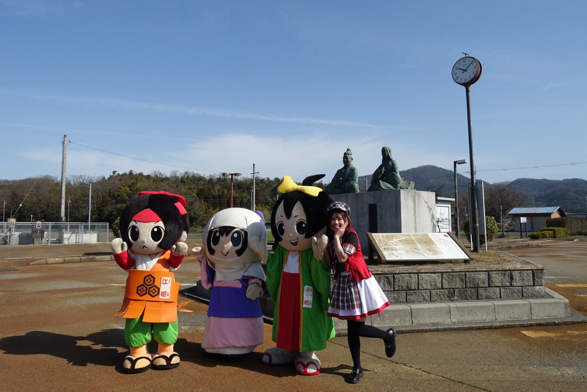 Y_SINOBU's tweet photo. 河毛駅前の浅井長政・お市さんの像と浅井三姉妹

@azaisanshimai https://t.co/cFiNJ6lLuo