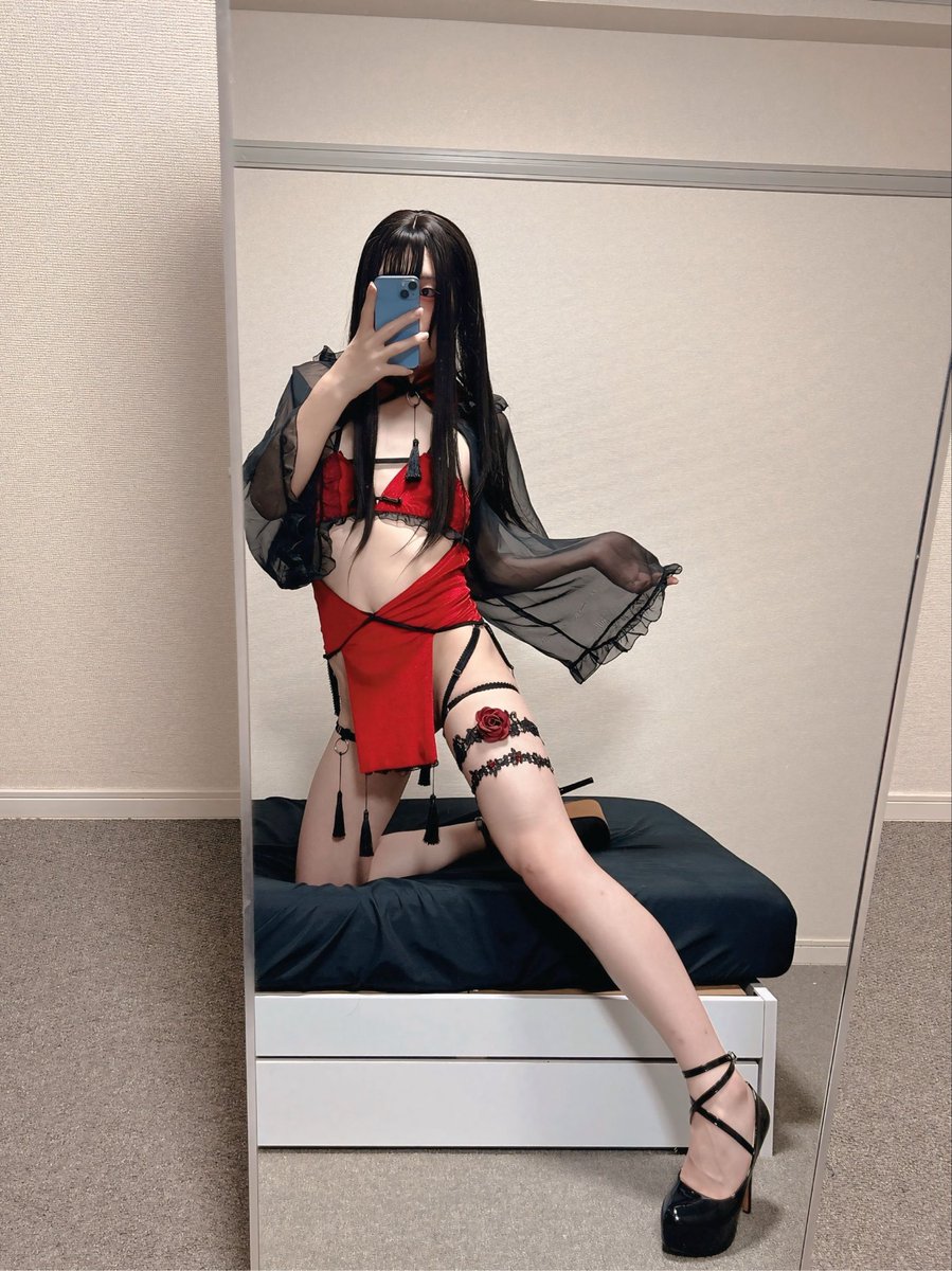 miotoshika's tweet photo. お腹がエッチな衣装たちです https://t.co/7GJGupMj4u