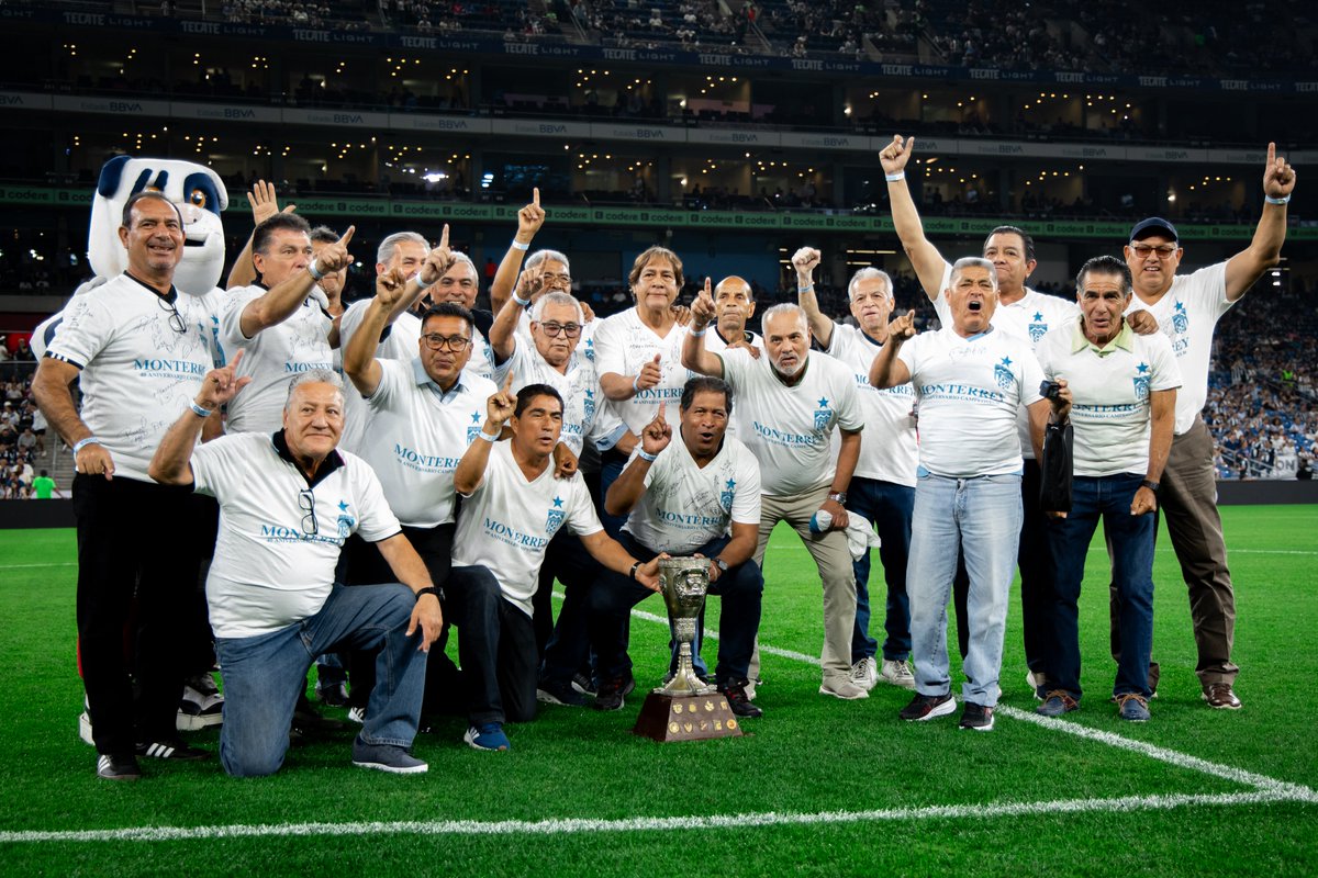 Rayados's tweet photo. El 1 de marzo en 1986, en el Estadio Tecnológico, logramos nuestro primer campeonato de la @LigaBBVAMX.🏆

Hoy, casi 40 años después, recibimos a los artífices de aquella tarde histórica.👏🏼 ¡Bienvenidos a Casa, campeones!🙌🏼 https://t.co/Hq0GW4K3xk