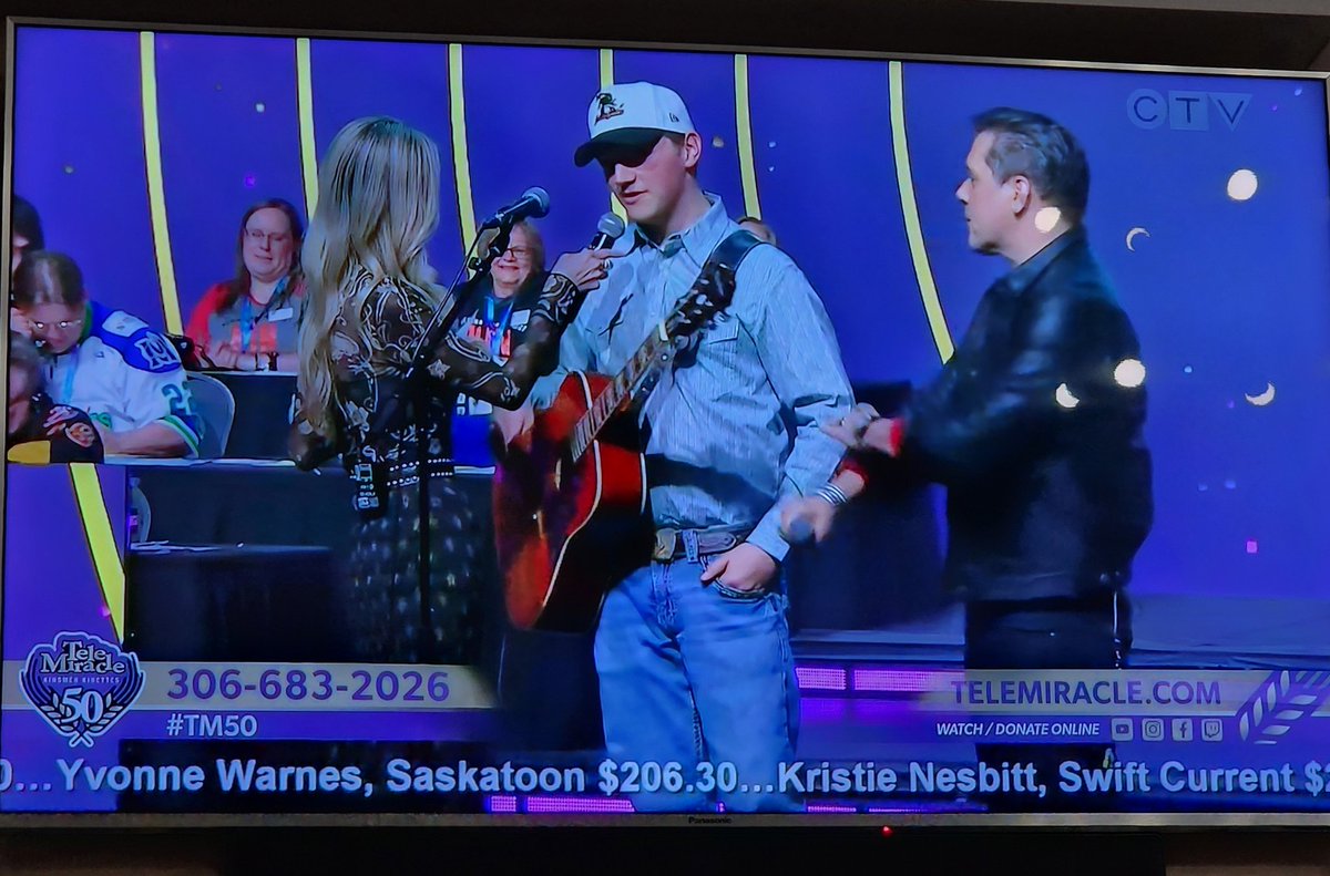 LADIDA83's tweet photo. Welcome to #TM50 @strombo
Thanks for coming George.
#RingthosePhones
#Telemiracle50 https://t.co/vszOwZk6VI