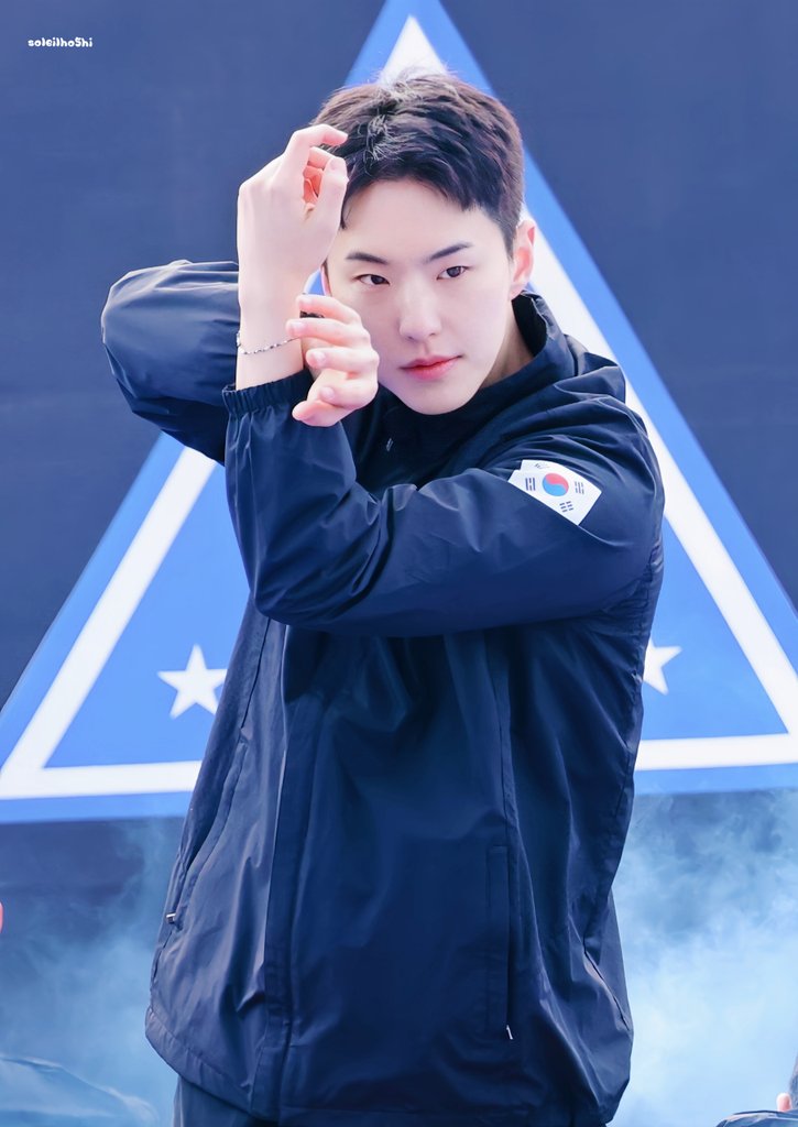 260301 3.1절 행사 호시
역시 춤 출때 빛나고 멋있어🧡

#호시 #HOSHI #순영
#세븐틴 #SEVENTEEN #SVT
#权顺荣 #ホシ #호랑해