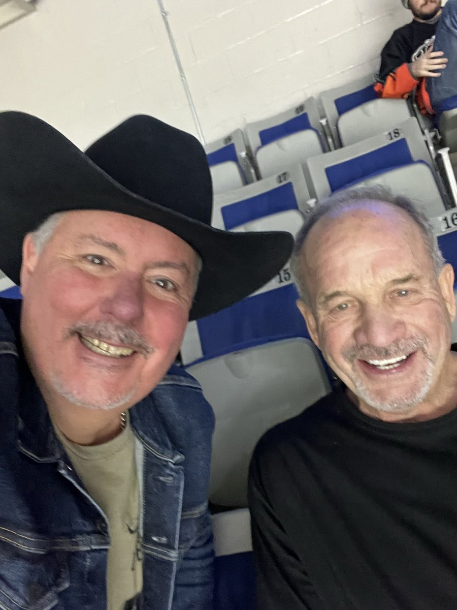 mikekjergaard's tweet photo. It’s Hockey Night in Fort Wayne! #letsgokomets https://t.co/NUxspaNvSV