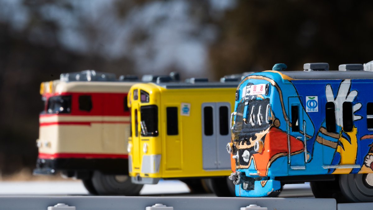 takedora3's tweet photo. たけどらプラレール改造日記17
西武鉄道3000系3011F銀河鉄道999ラッピングを製作しました。
種車は万能金型で、ラッピングは全て塗装で再現しています。
製作期間は、車体加工4ヶ月、塗装4ヶ月+微調整や電装等で約1年ぐらいかかりました。
#たけどらプラレール改造日記
#プラレール
#改造プラレール https://t.co/vj48YpmGdf