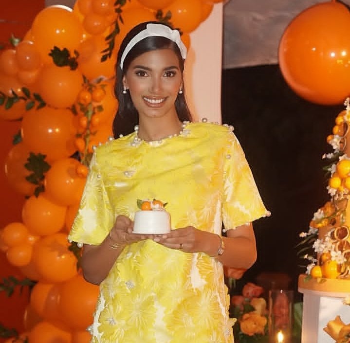 Mi niña tu Team esta aquí para ti
Te llevaremos lo más lejos posible se tu, se libre, fluye que Dios te guíe.
te amamos en todas tus versiones.
Como villana
Como niña coquet
Como insoportable
Como irreverente
CELINE REYNA 

Porque eres bonita y todo 💋👑🔥
#LCDLF6 #TeamCeline