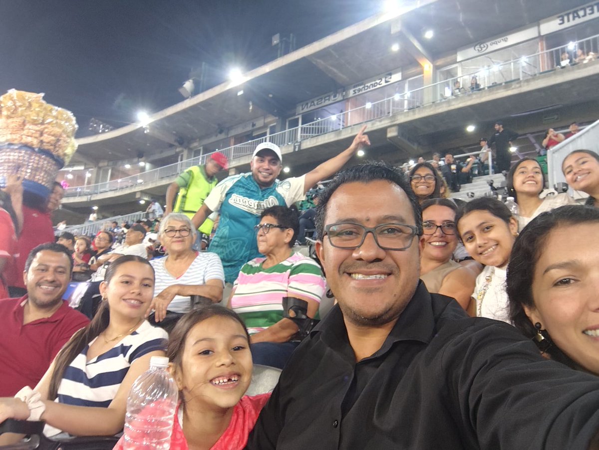 marilynvertiz's tweet photo. Beis en familia... Vamos Olmecas https://t.co/8AEC9AXWEB