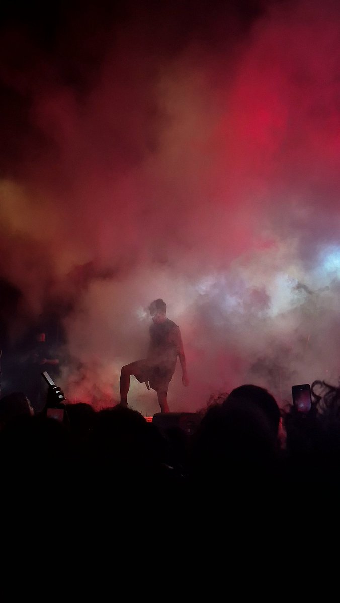 _camiz_vic's tweet photo. não podia deixar de postar aqui também essas fotos que tirei no show do lucas inutilismo, nosso querido, lvcas, ontem❗️@lucasinutilismo ♡ https://t.co/PuWCv6XlwB