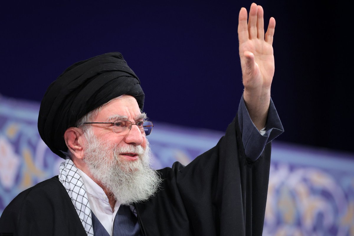 إِنَّا لِلَّهِ وَإِنَّا إِلَیْهِ رَاجِعُونَ

Leader of Islamic Revolution Ayatollah Ali Khamenei martyred in US-Israeli attacks on Iran. 😭💔

#AyatollahKhamenei #Iran #Tehran