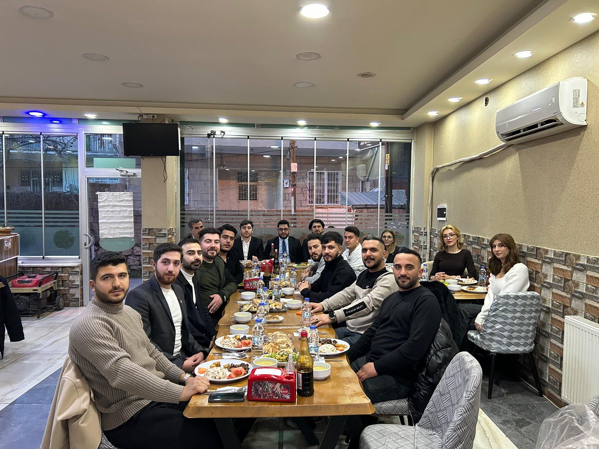 cinarchpgnc's tweet photo. Gençlik Kolları Genel Başkan Yardımcımız Muhammed Baysal ve İl Gençlik Kolları Başkanımız Hebun Yagmur Ergani ilçe Gençlik Kolları Başkanımız Azat Ay    düzenlediği iftar sofrasında buluştuk . https://t.co/NbBArYp0Dt