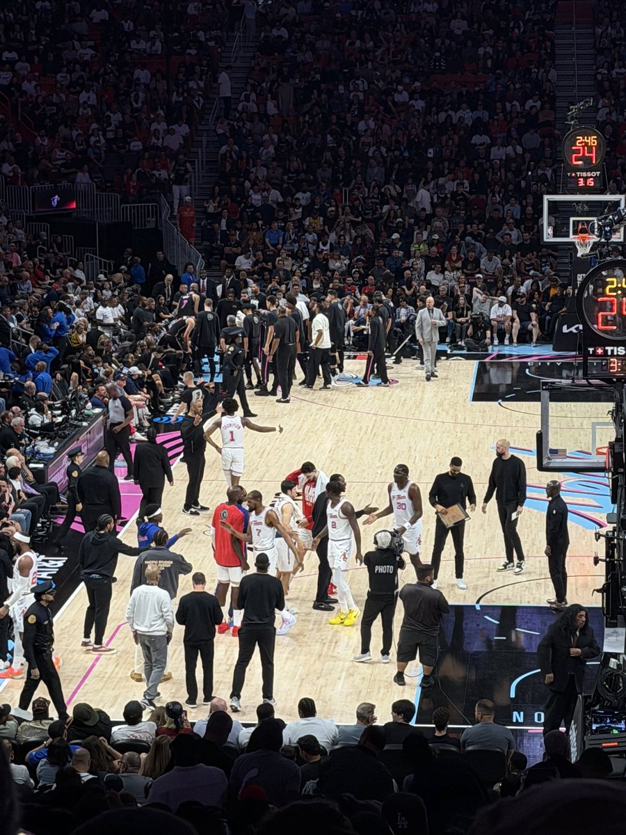 ForeverFlyTM's tweet photo. Finally got to see KD hoop https://t.co/oUs70u2U7D