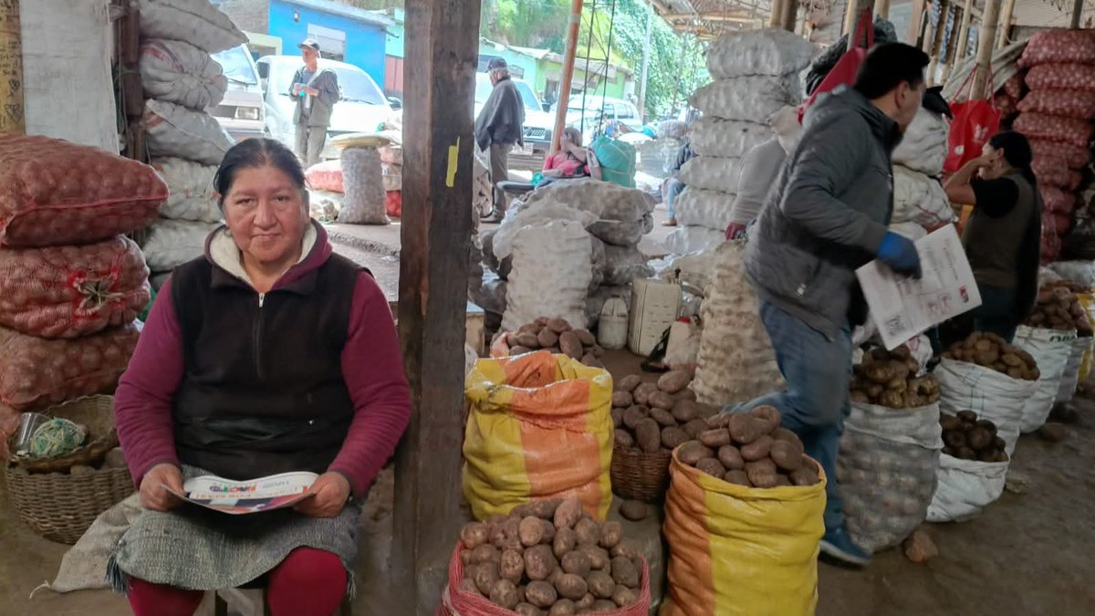 RobertDazaG's tweet photo. 📍#Hoy estuvimos en el Mercado #Potrerillo en #Pasto
🤩 En todas las plazas del país sentimos el amor por el #PactoHistorico Somos el partido del pueblo.
✅ Este 8 de marzo vota #PactoHistorico en Cámara y Senado.
✅ El 31 de mayo vota @IvanCepedaCast Presidente. https://t.co/CL3xrJe2rU