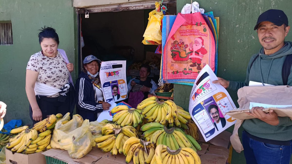 RobertDazaG's tweet photo. 📍#Hoy estuvimos en el Mercado #Potrerillo en #Pasto
🤩 En todas las plazas del país sentimos el amor por el #PactoHistorico Somos el partido del pueblo.
✅ Este 8 de marzo vota #PactoHistorico en Cámara y Senado.
✅ El 31 de mayo vota @IvanCepedaCast Presidente. https://t.co/CL3xrJe2rU