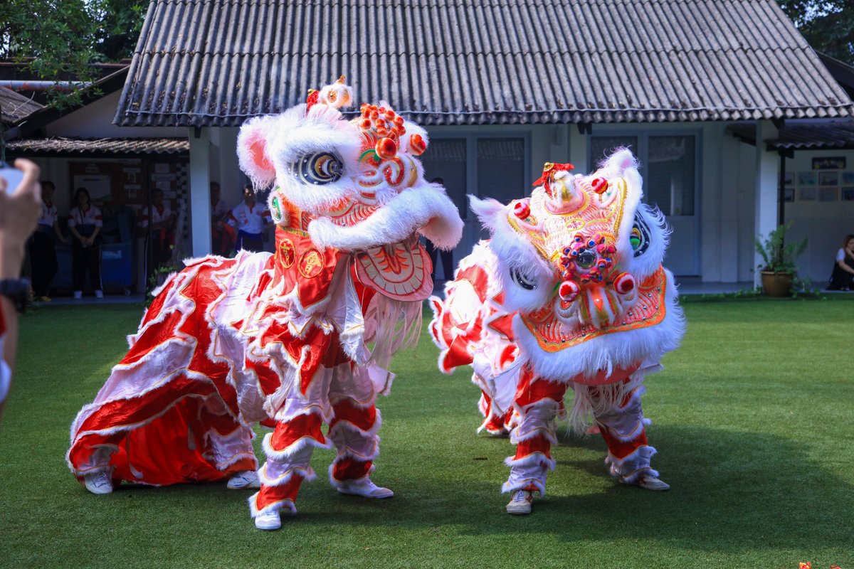 ISSIntSch's tweet photo. The campus came alive to the beat of lion dance drums as we welcomed the Lunar New Year!! 🦁🥁

#Educatingtomakeadifference #ChineseNewYear #liondanceperformance #festivevibes #celebration #kampongspirit #ISScommunity https://t.co/uXdoLA720Q