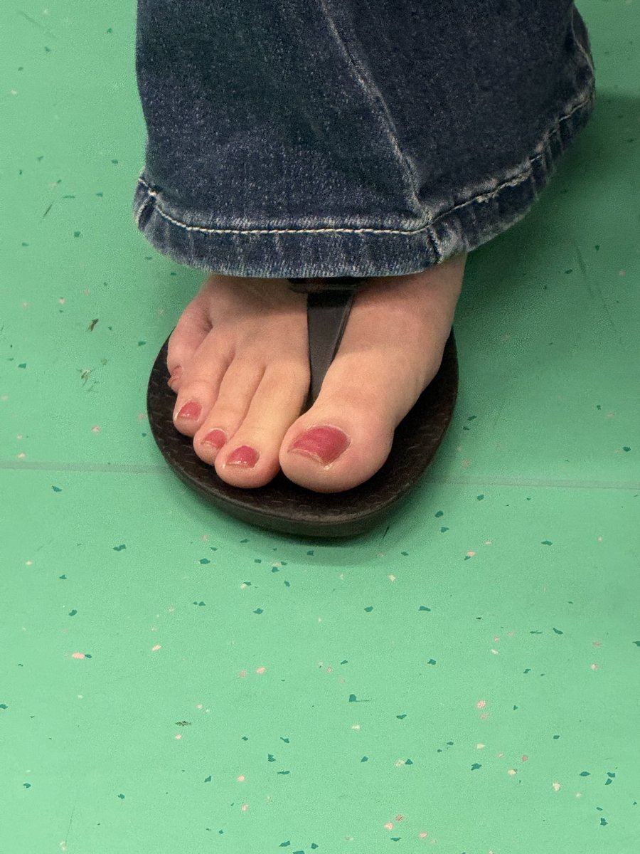 涼拖美腳 tweet media