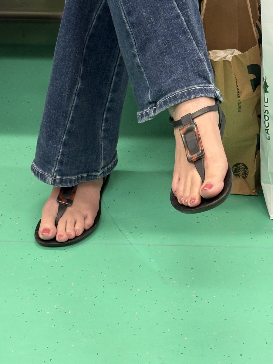 涼拖美腳 tweet media