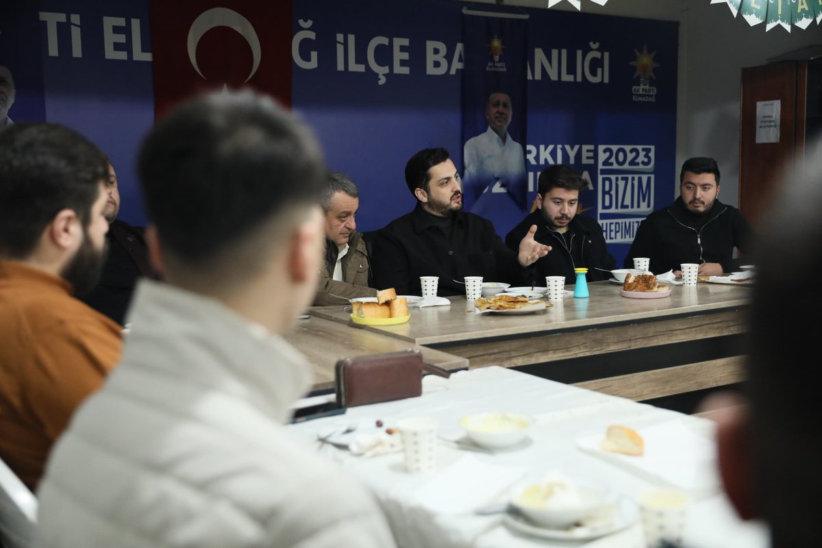 avhalilatasoy's tweet photo. Elmadağ’dayız 🙋🏻‍♂️

Bugün sahurumuzu Elmadağ’lı genç kardeşlerimizle yaptık.Soframızın samimiyeti, bereketi daim olsun. 

Bizim ruhumuzda birlik var. 🤍 https://t.co/VACKF7xGd5