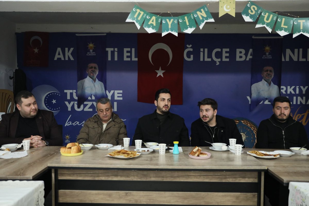 avhalilatasoy's tweet photo. Elmadağ’dayız 🙋🏻‍♂️

Bugün sahurumuzu Elmadağ’lı genç kardeşlerimizle yaptık.Soframızın samimiyeti, bereketi daim olsun. 

Bizim ruhumuzda birlik var. 🤍 https://t.co/VACKF7xGd5
