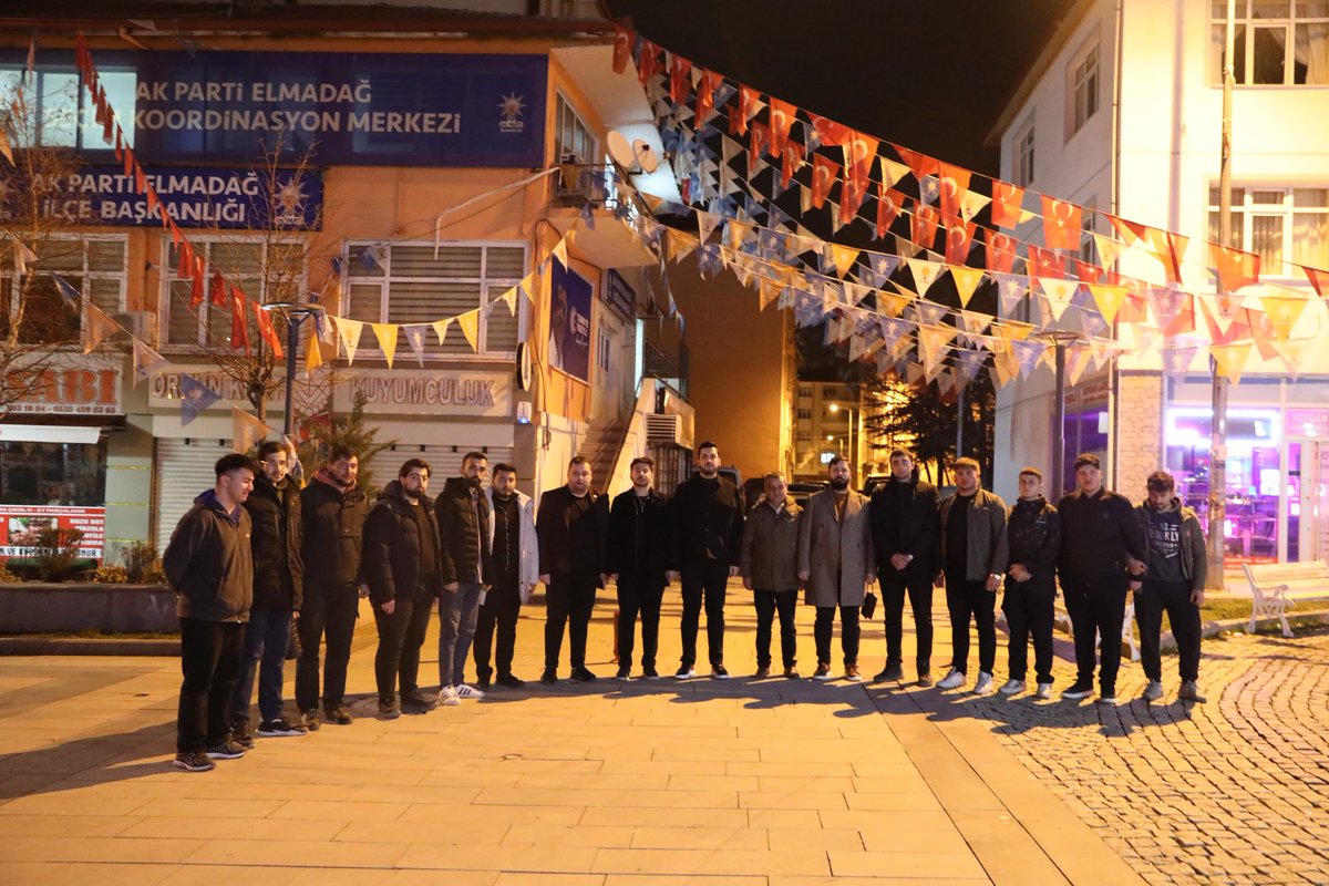 Elmadağ’dayız 🙋🏻‍♂️

Bugün sahurumuzu Elmadağ’lı genç kardeşlerimizle yaptık.Soframızın samimiyeti, bereketi daim olsun. 

Bizim ruhumuzda birlik var. 🤍