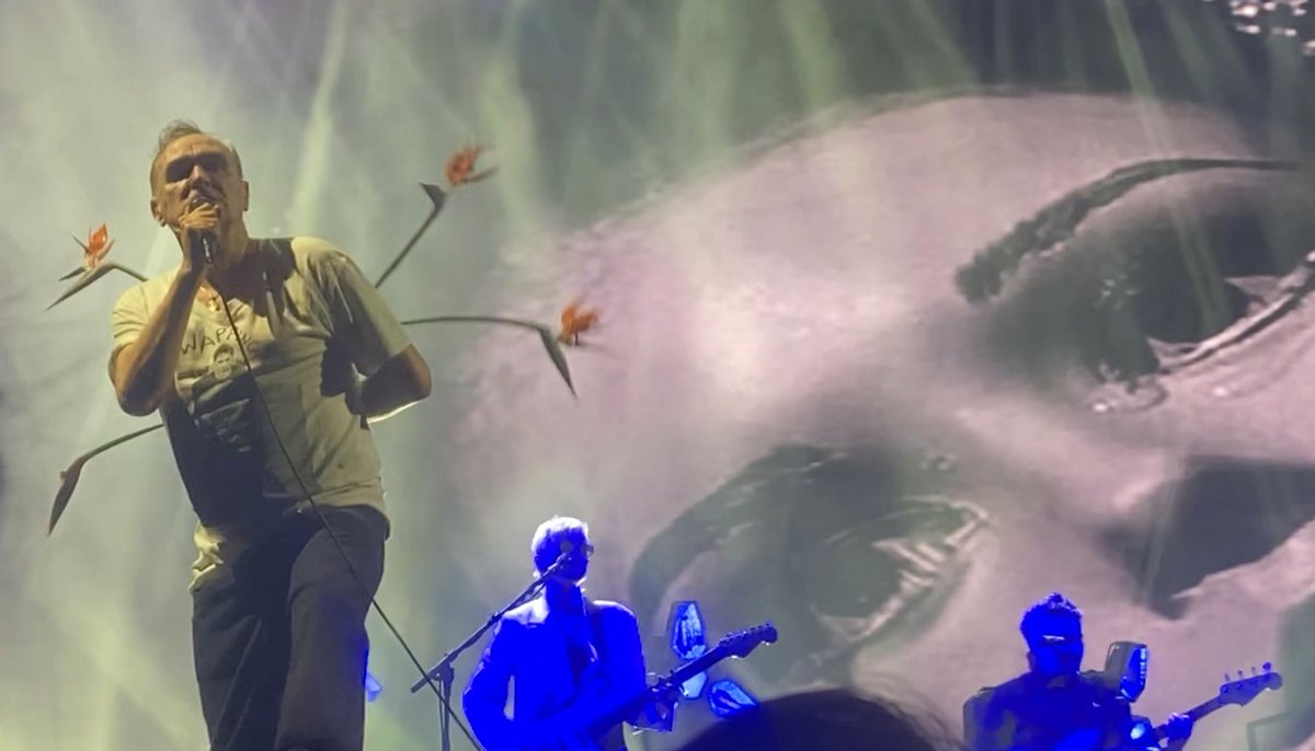 stroudyvarious's tweet photo. Morrissey at the O2. There was music, and people, and they were young and alive. https://t.co/iZ2xRLZp67