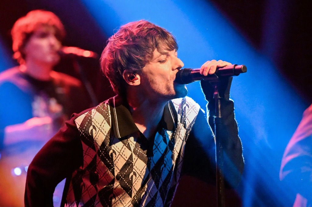 Made my big return to <a href="/FallonTonight/">The Tonight Show</a> for a performance of “Still Playing” and a toast 🥂 to #PepTalks being out today. Thank you, Jimmy, and everyone in Studio 6B at Rockefeller Plaza for the celebration! BIG LOVE! 💙