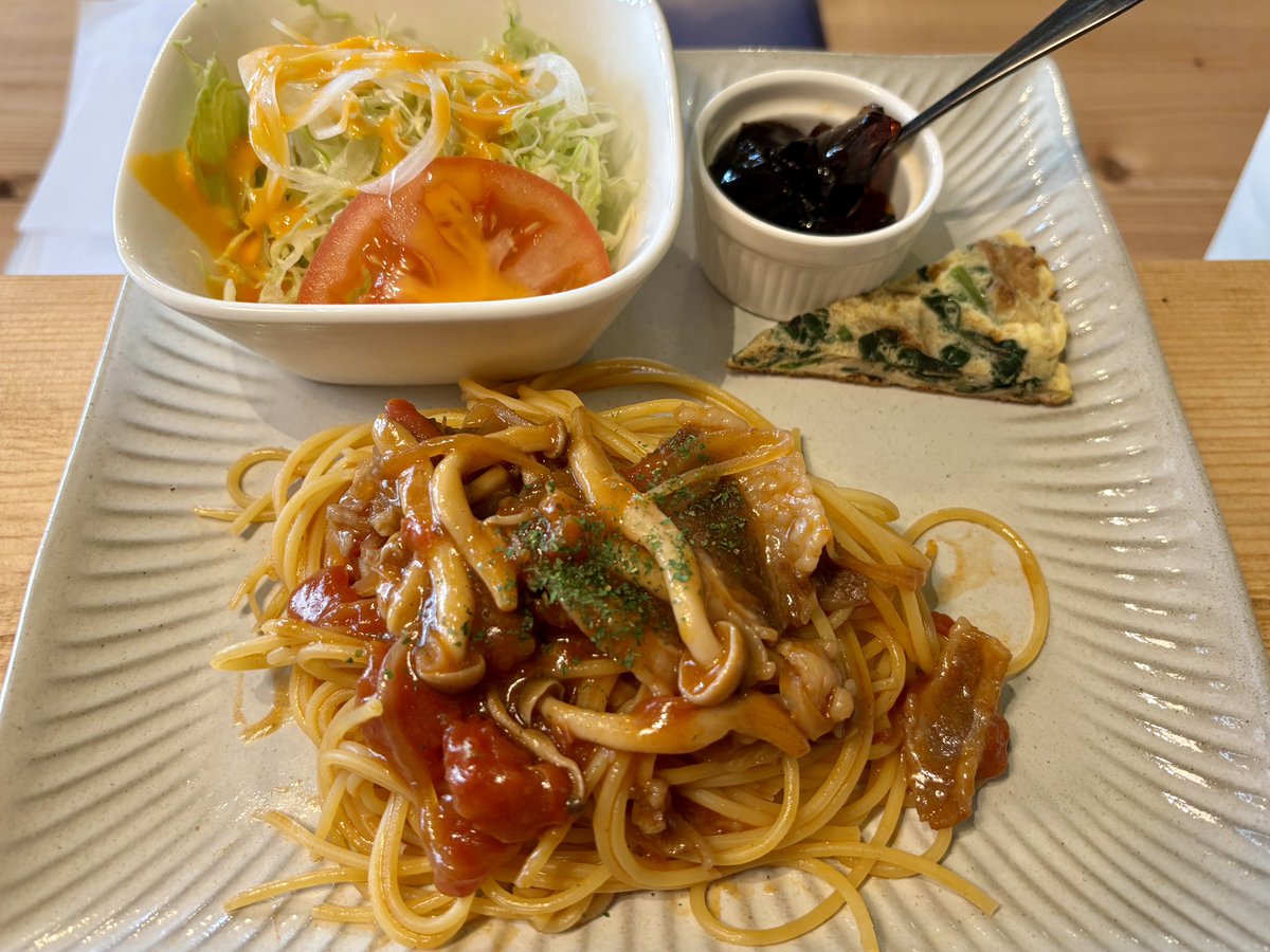 本日のランチは「ハッシュドビーフスパゲッティ」です
ご来店お待ちしております
明日3/2はおやすみです
#喫茶リリィ