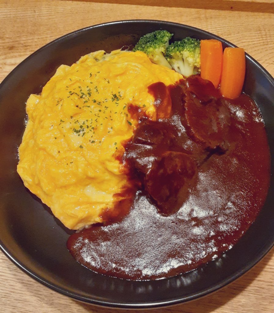 本日(3月1日)ランチのみ営業ですが、タミ誕の時にご提供しましたオムビーフを1日限定でやります！🔥
急なご連絡ですが、ご都合合う方は是非✨✨
ビーフシチューもそろそろ、終盤ですよー！！