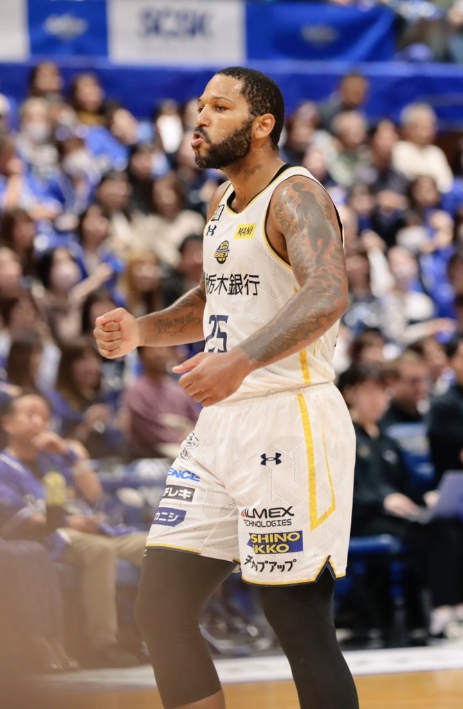 32Yukarikun's tweet photo. #BREX
#vs三河戦
#DJNewbill
#ThreePoint👌✨✨✨
Three決めてるんるん🎵でベンチ帰って来るのかわいいが過ぎた🩷 https://t.co/yvrXaib9Ua