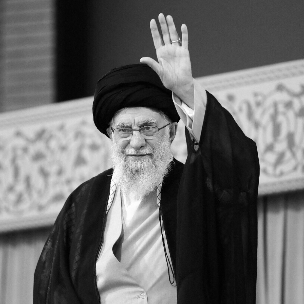 Breaking news‼️
🇮🇷 08.38 น. สื่อทางการอิหร่านยืนยัน ”คาเมเนอี“ ผู้นำสูงสุด เสียชีวิตแล้ว
รวมถึง ลูกสาว , ลูกเขย , หลาน และลูกสะใภ้ ของ ‘คาเมเนอี’ ผู้นำสูงสุดอิหร่านถูกสังหารแล้วทั้งหมด
#อิหร่าน #คาเมเนอี #สหรัฐอิหร่าน