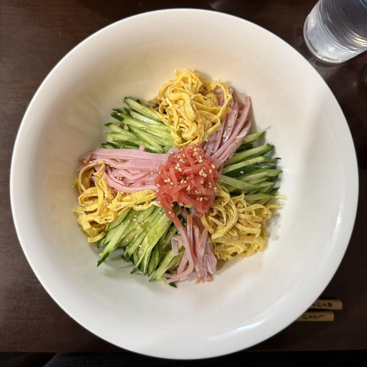 今朝は冷やし中華！(もちろん岩下の紅生姜のせ)