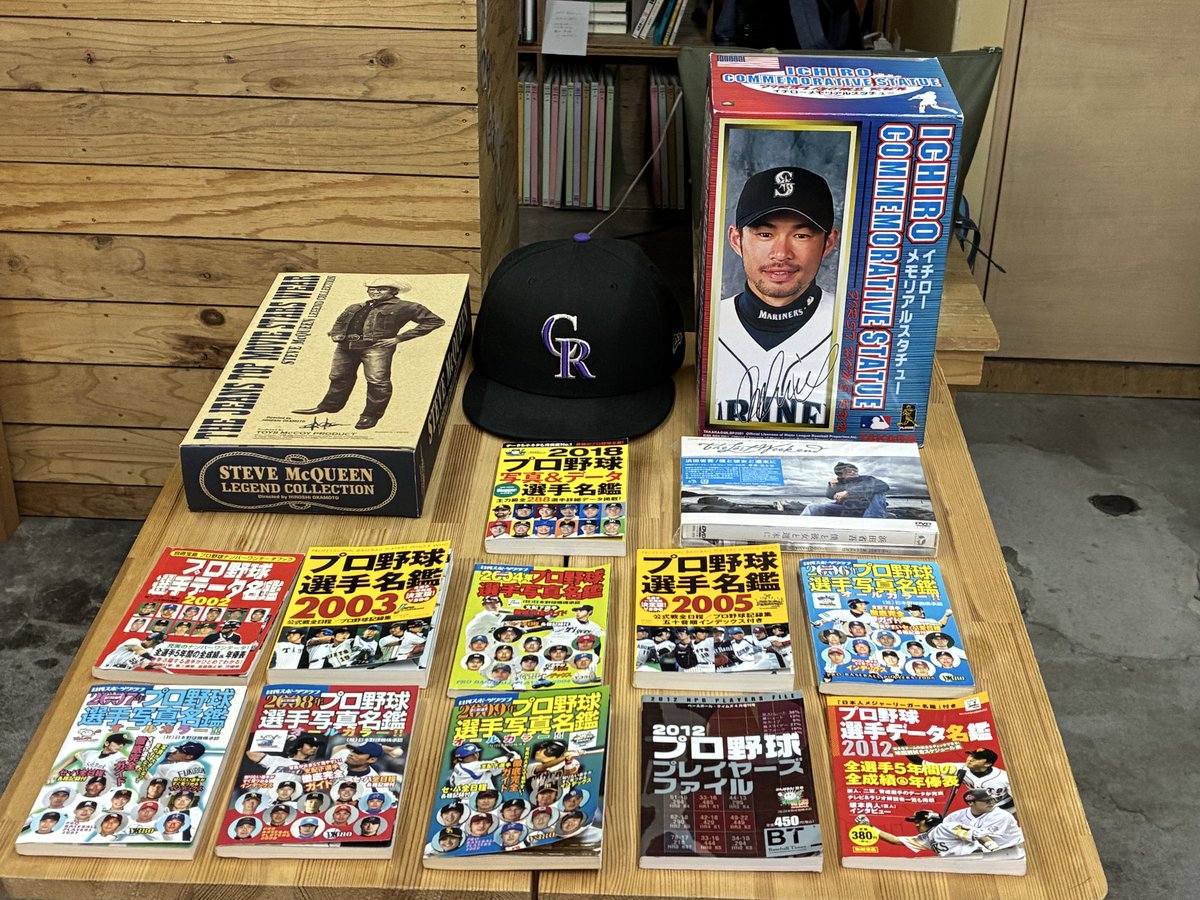DassaiBunko's tweet photo. ３月の初日の日曜日、ほんのりと春の気配を感じる陽気となりました！
新しい本との出会いを求めて「みつばち古書部」へもお越しください📚 https://t.co/0m7b4DW13H