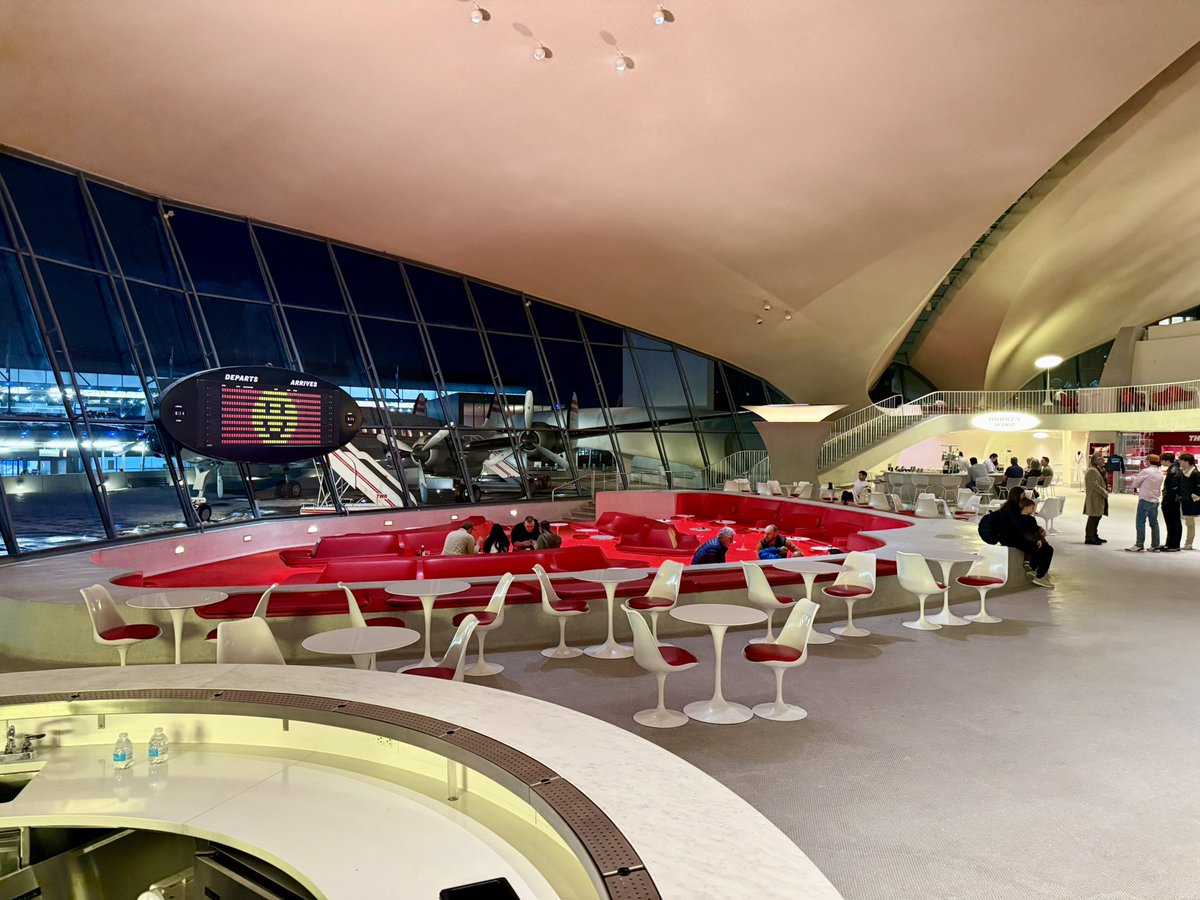 EPCOTBarCrawl tweet media