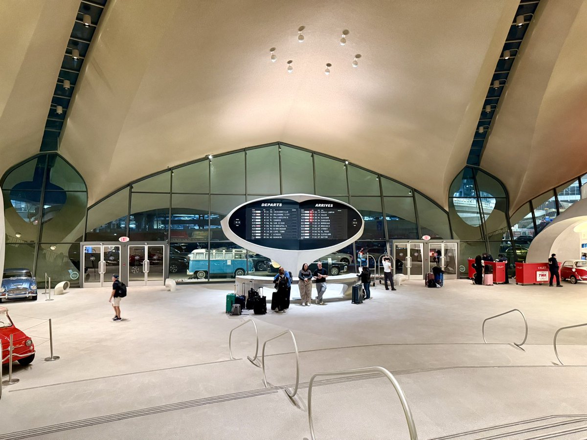 EPCOTBarCrawl tweet media