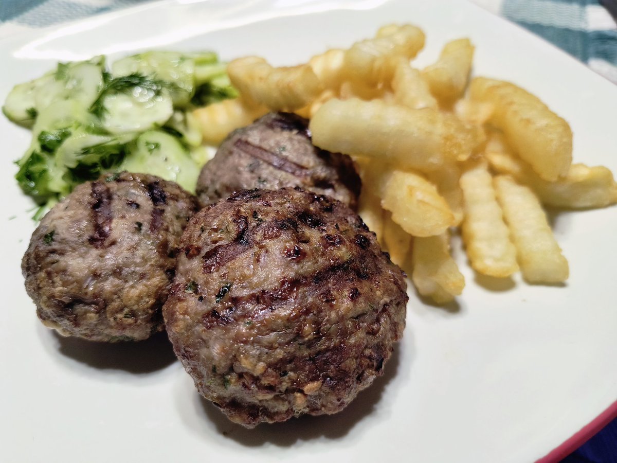 UniqueHiFi's tweet image. What's for dinner?
Romanian style pork &amp;amp; beef chiftele (köfte/kofta), fries and cucumber/dill salad. 
#HomeChef #HomeCooking #food