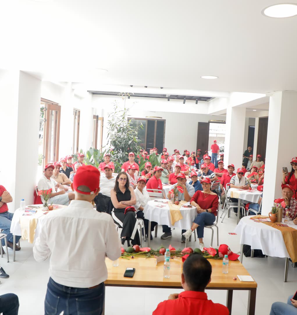 jaimeduranbar's tweet photo. Gracias Tona y al diputado de Santander @pachogonzalezg , a su familia, amigos y a los líderes de este bello municipio por abrirnos las puertas y brindarnos su confianza.

Su respaldo no es solo apoyo, es compromiso con un proyecto que avanza con paso firme. Esa confianza es la base de un trabajo serio, cercano y decidido a dejar huella en Santander y en toda Colombia.

Seguimos adelante, con convicción y gratitud.