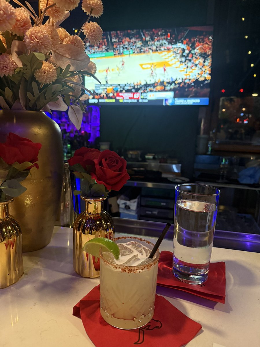 sentrasr15's tweet photo. RT @itsNellzz: Live bets smacking all night 🥂 

https://t.co/4qDq1vYALY https://t.co/OyBra31nCY