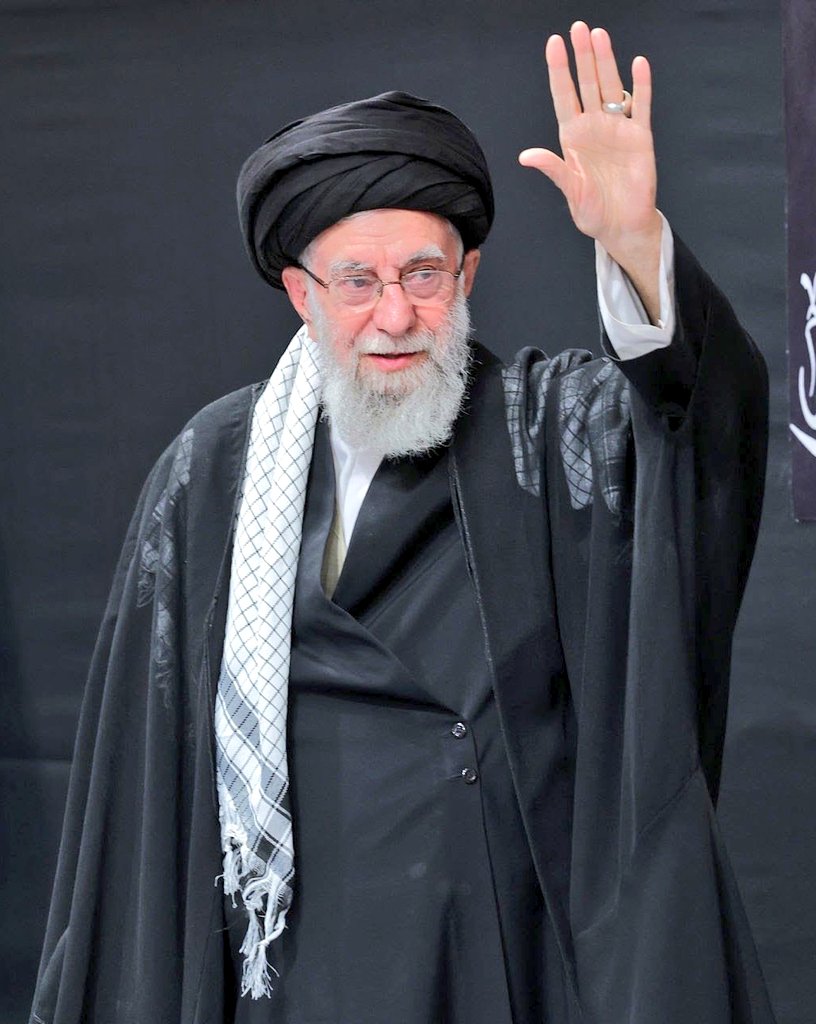 إنا لله وإنا إليه راجعون.
(مِنَ الْمُؤْمِنِینَ رِجالٌ صَدَقُوا ما عاهَدُوا اللّهَ عَلَیْهِ فَمِنْهُمْ مَنْ قَضى نَحْبَهُ وَمِنْهُمْ مَنْ یَنْتَظِرُ وَ ما بَدَّلُوا تَبْدِیلاً)
تعازينا إلى شعوب العالم الإسلامي والشعب الإيراني وكل المؤمنين، بإستشهاد الإمام السيد علي خامنئي رحمة