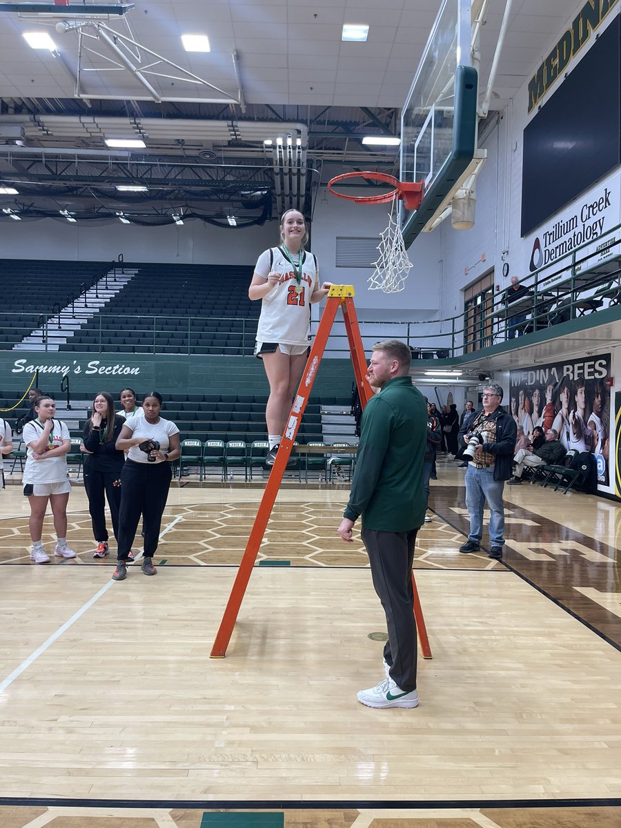 beccamoorecw's tweet image. District champs!! What a moment for Ella as her Dad @CoacNMoore gets to put her district champ medal around her neck! #priceless #diatrictchamp