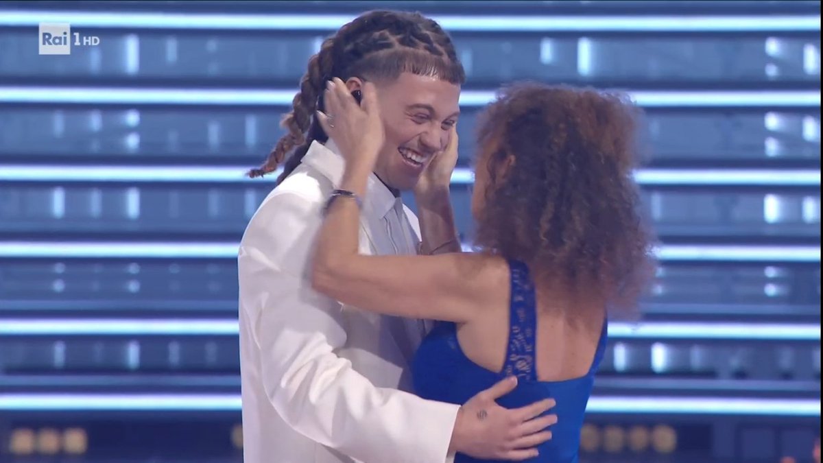 🅴🆂🅲🅶🅻🅾🆆🆂 🌟 tweet media