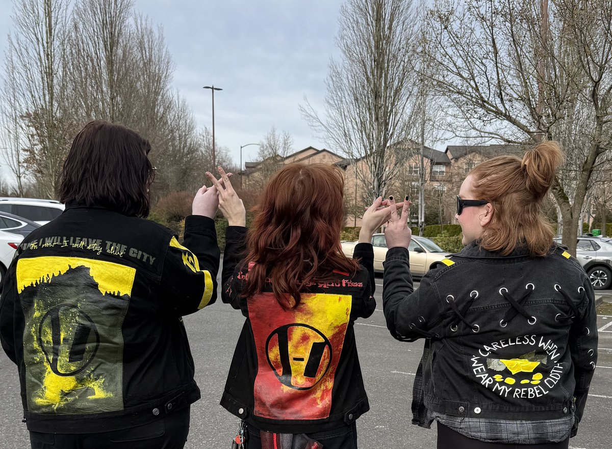maraphoenix's tweet photo. all my tøp jackets were together today 🫶🏻 #mtwei https://t.co/b7VYNnLn2y