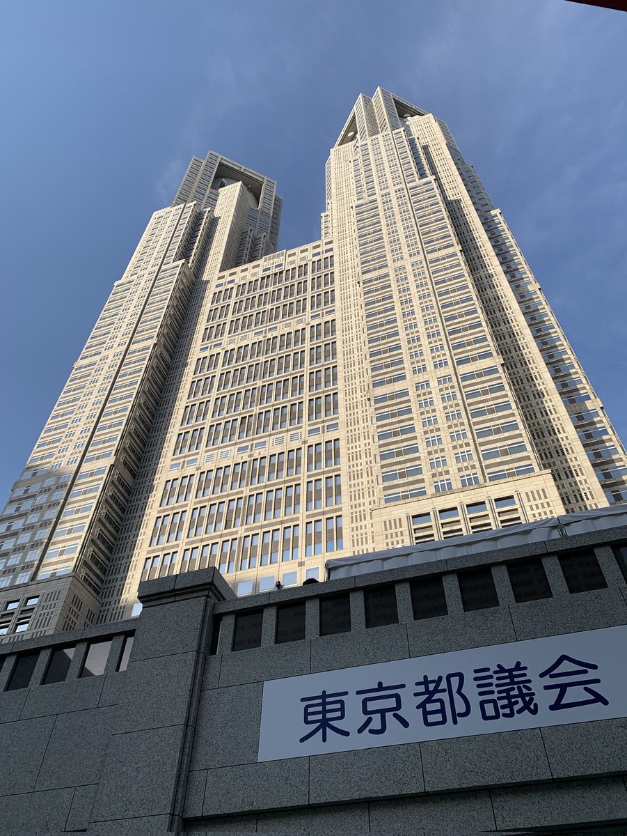 KawaiKazz's tweet photo. 元職の友人から「今から東京マラソン走ってきます」とLINEが来たのでTVで確認しようと観てるけど、39,000人も出場してれば上位に入らなければ映るわけないっす

頑張って〜👏👏👏

#東京マラソン2026 https://t.co/6Loqo0HEzf