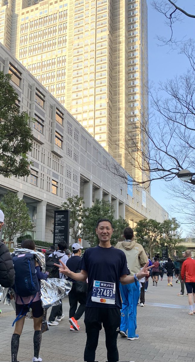 KawaiKazz's tweet photo. 元職の友人から「今から東京マラソン走ってきます」とLINEが来たのでTVで確認しようと観てるけど、39,000人も出場してれば上位に入らなければ映るわけないっす

頑張って〜👏👏👏

#東京マラソン2026 https://t.co/6Loqo0HEzf