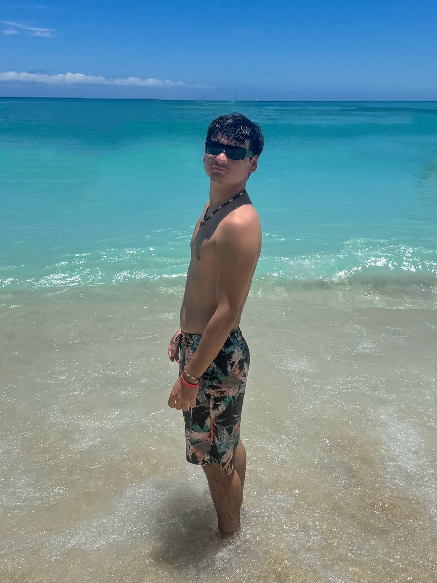 thisdudejordan's tweet photo. beach day https://t.co/uiFwmTclhe
