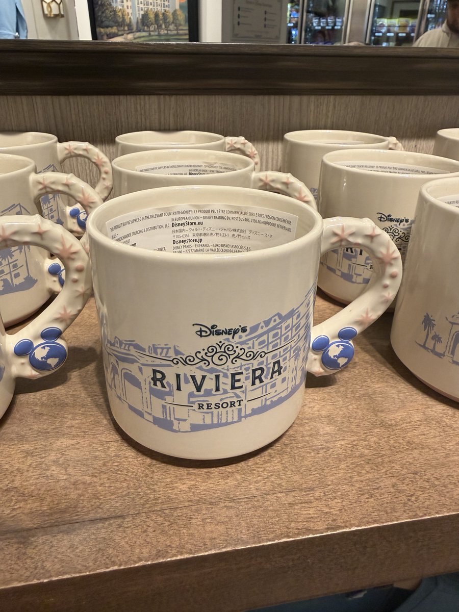 mickeynet028's tweet photo. ラウンジフライのバックパック 80ドル
マグカップ 19.99ドル

#MNWDW #WDW #2026Feb 
#WaltDisneyWorld #ディズニーワールド #ウォルトディズニーワールド #リビエラリゾート https://t.co/hcKKDVN8yD