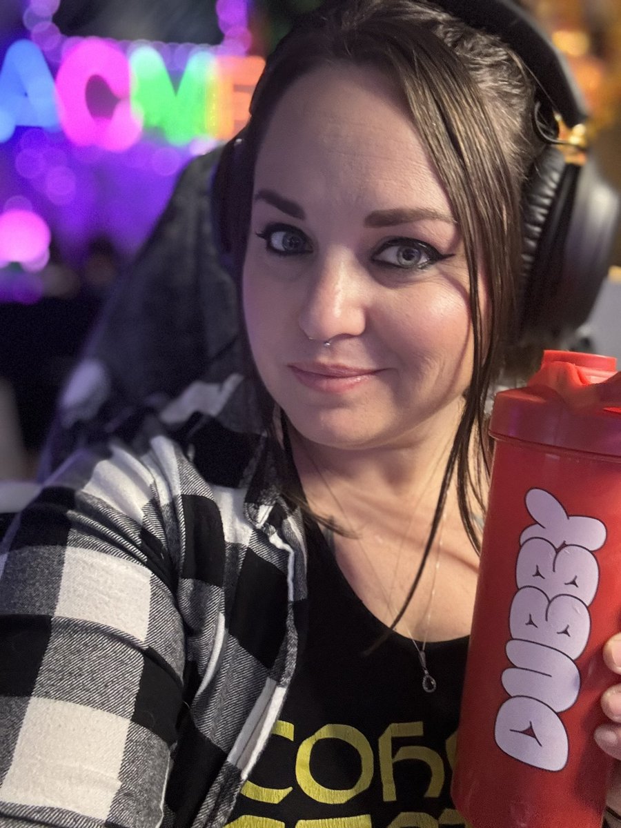 Mrs. Acme tweet media