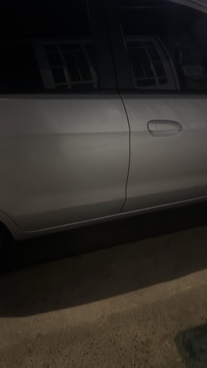 linasaracamila's tweet photo. @TransitoBta  para reportar este vehículo mal parqueadero lleva 5 horas estacionado no podemos sacar nuestro carro https://t.co/BxRs3zKNg0