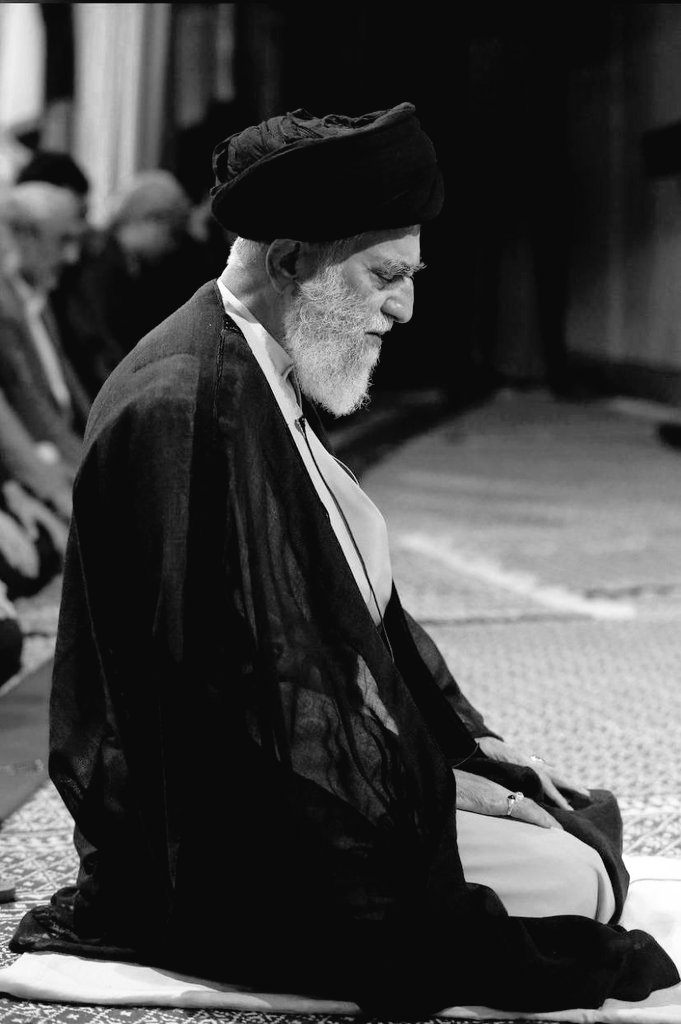 Rawankh234's tweet photo. إنَّهُ فجْرٌ كفَجْر رحيل عليٍّ
على الدُّنْيا بعْدكُم العَفا

#السيد_القائد https://t.co/wl0hOLwGOM