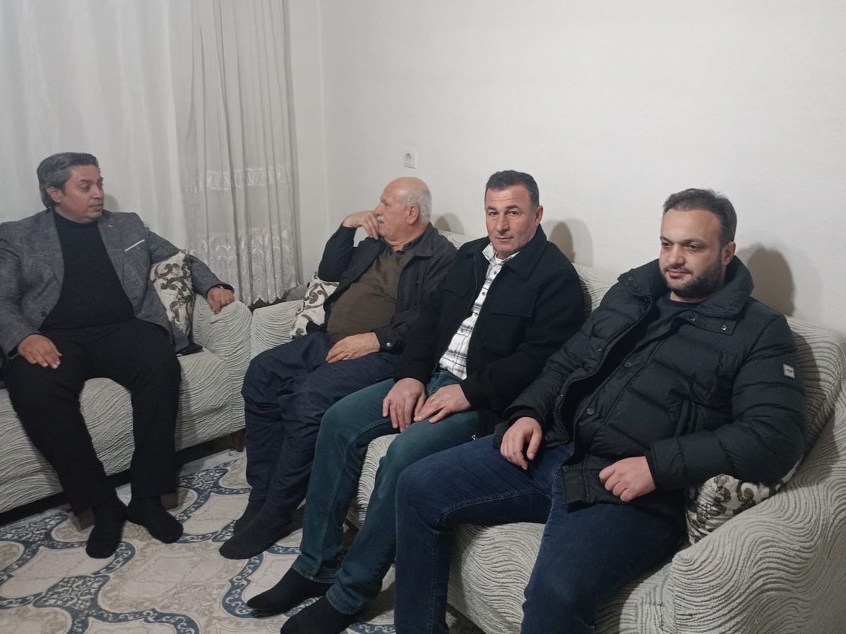 📍 İĞDE MAHALLESİ

İlçe Başkanımız Fatih Arslan ve yönetim kurulu üyelerimiz ile birlikte, Ramazan ayının manevi ikliminde iftar sonrası çay sohbetinde hemşehrilerimizle bir araya gelerek hanelerine misafir olduk.

Samimi muhabbetlerin, gönül birlikteliğinin ve kardeşlik