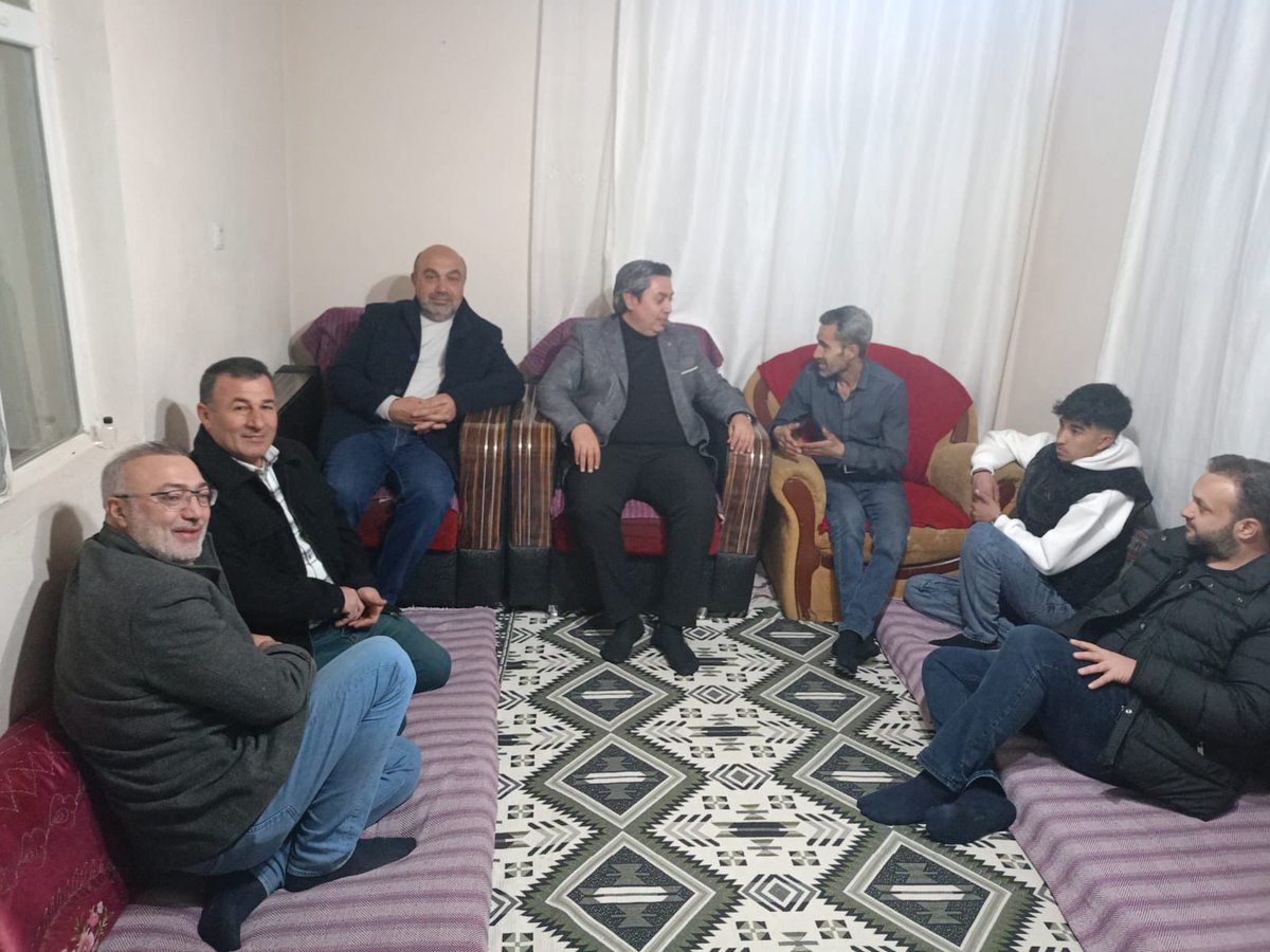 📍 İĞDE MAHALLESİ

İlçe Başkanımız Fatih Arslan ve yönetim kurulu üyelerimiz ile birlikte, Ramazan ayının manevi ikliminde iftar sonrası çay sohbetinde hemşehrilerimizle bir araya gelerek hanelerine misafir olduk.

Samimi muhabbetlerin, gönül birlikteliğinin ve kardeşlik