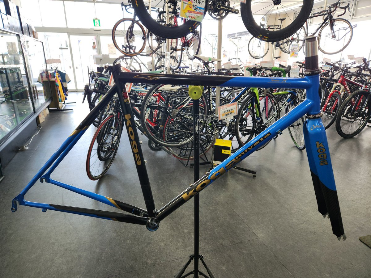 さらに紹介の1品 KOGAの｢TEAM-R｣ カスタムオーダーデザインのフレーム