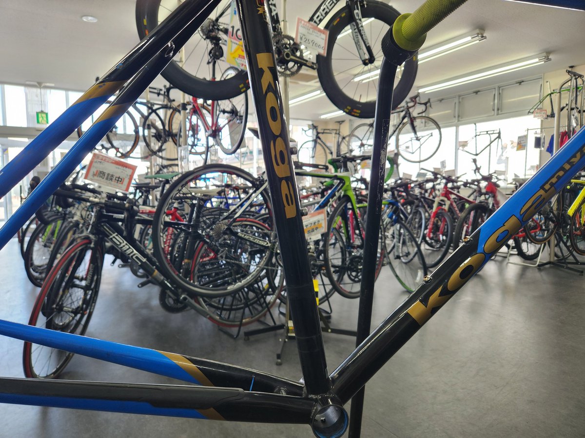 さらに紹介の1品 KOGAの｢TEAM-R｣ カスタムオーダーデザインのフレーム